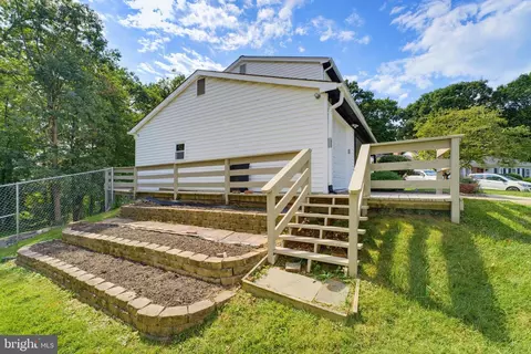 Exterior - 8109 Overton Ct, Springfield, VA 22153 photo 8 of 25