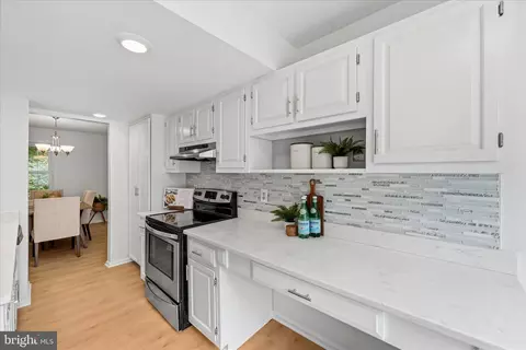 Kitchen - 8565 Tyrolean Way, Springfield, VA 22153 photo 4 of 5