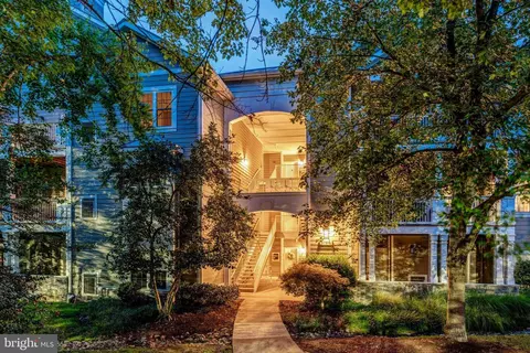 1700 Lake Shore Crest Dr #25, Reston, VA 20190
