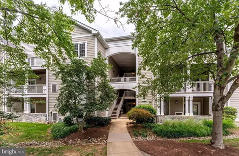 1700 Lake Shore Crest Dr #25, Reston, VA 20190