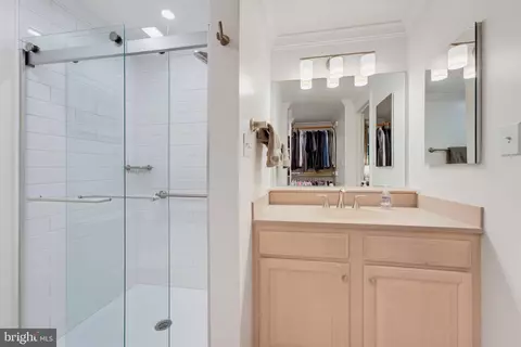 Bath - 5836 Canvasback Rd, Burke, VA 22015 photo 4 of 5