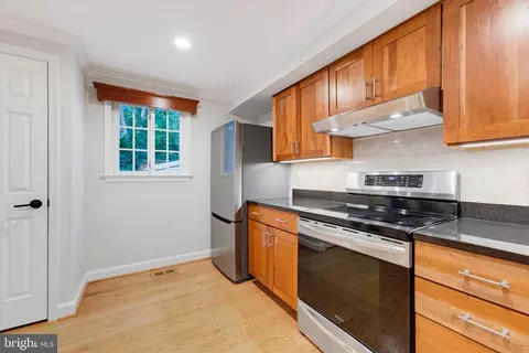 Kitchen - 5836 Canvasback Rd, Burke, VA 22015 photo 4 of 4
