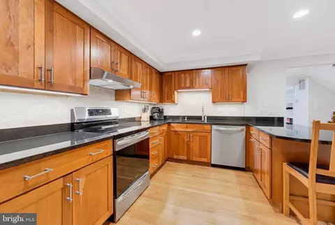 Kitchen - 5836 Canvasback Rd, Burke, VA 22015 photo 3 of 4