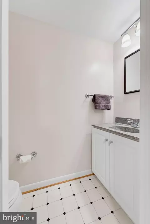 Bath - 5836 Canvasback Rd, Burke, VA 22015 photo 5 of 5