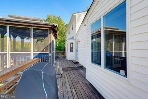 Exterior - 6900 Spur Rd, Springfield, VA 22153 photo 4 of 8
