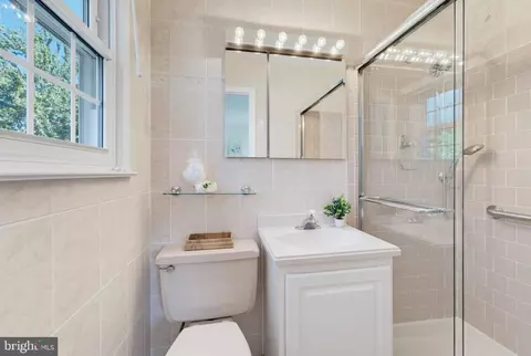 Bath - 6900 Spur Rd, Springfield, VA 22153 photo 2 of 3