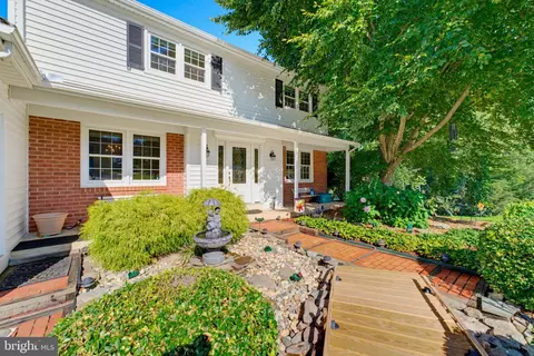 Exterior - 6900 Spur Rd, Springfield, VA 22153 photo 7 of 8