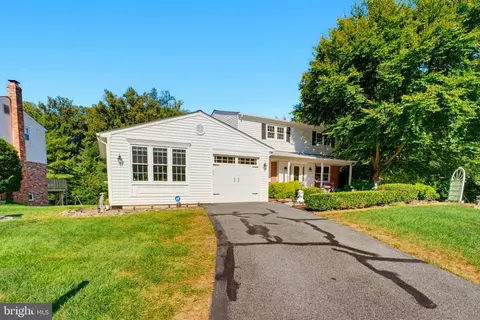 Exterior - 6900 Spur Rd, Springfield, VA 22153 photo 6 of 8