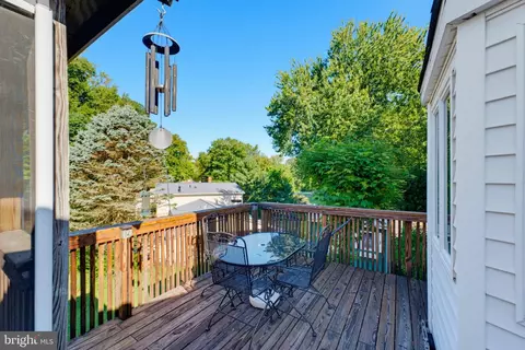 Exterior - 6900 Spur Rd, Springfield, VA 22153 photo 5 of 8