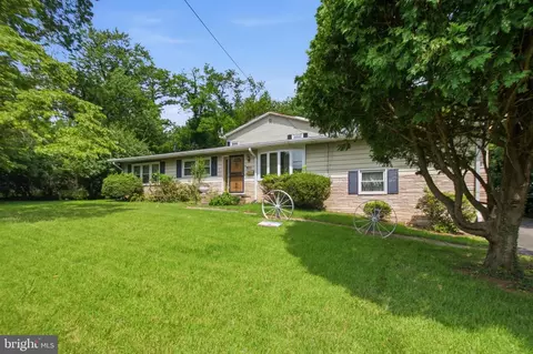511 Malcolm Rd NW, Vienna, VA 22180 photo 3