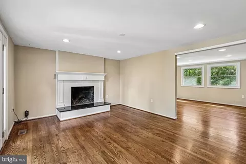 Living - 2322 Old Trail Dr, Reston, VA 20191 photo 4 of 8