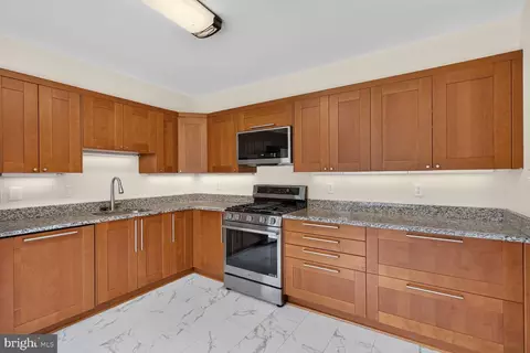 Kitchen - 7204 Gentian Ct, Springfield, VA 22152 photo 3 of 5