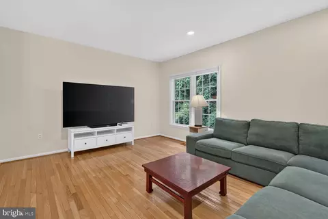 Living - 7204 Gentian Ct, Springfield, VA 22152 photo 3 of 7