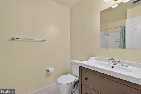 Bath - 7204 Gentian Ct, Springfield, VA 22152 photo 6 of 6