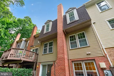 Exterior - 7204 Gentian Ct, Springfield, VA 22152 photo 5 of 7