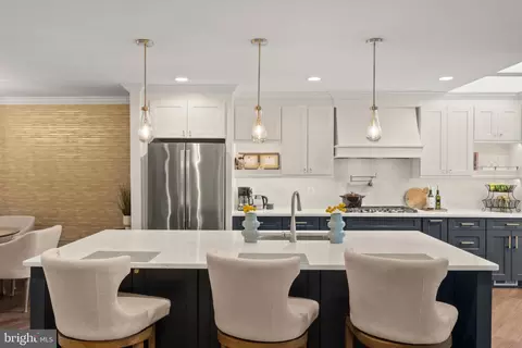 6258 Masefield Ct, Alexandria, VA 22304