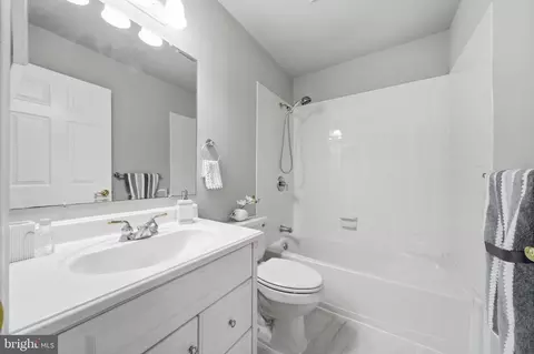Bath - 8518 Rehoboth Ct, Vienna, VA 22182 photo 3 of 4