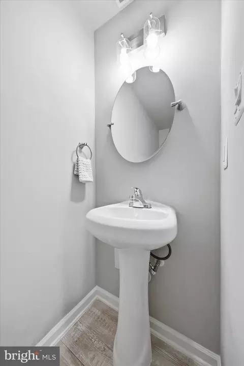 Bath - 8518 Rehoboth Ct, Vienna, VA 22182 photo 2 of 4