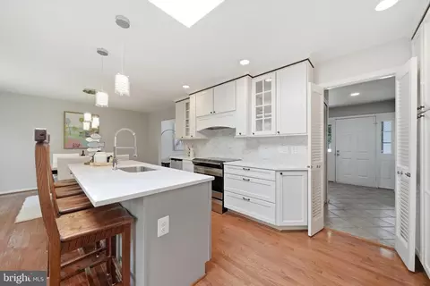 Kitchen - 8518 Rehoboth Ct, Vienna, VA 22182 photo 5 of 7