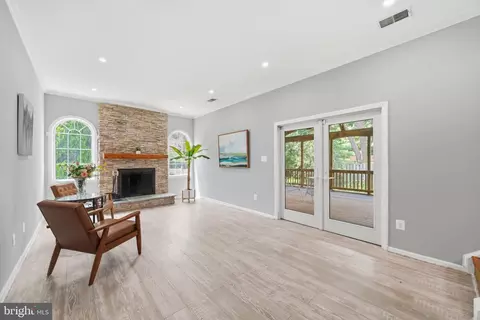 Living - 8518 Rehoboth Ct, Vienna, VA 22182 photo 3 of 3