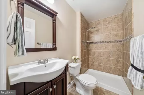 Bath - 8518 Rehoboth Ct, Vienna, VA 22182 photo 4 of 4