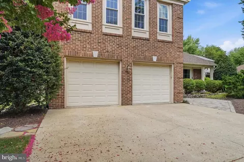 Exterior - 8518 Rehoboth Ct, Vienna, VA 22182 photo 5 of 17