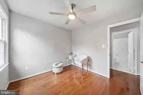 Bedroom - 8518 Rehoboth Ct, Vienna, VA 22182 photo 6 of 6