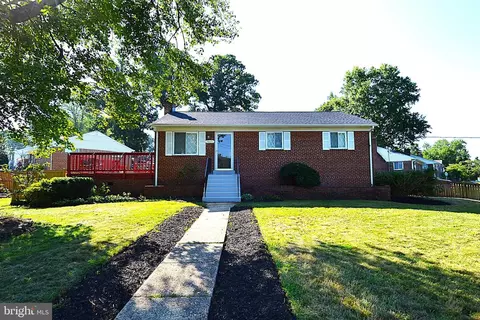 7025 Strathmore St, Falls Church, VA 22042