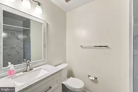 Bath - 7925 Pebble Brook Ct, Springfield, VA 22153 photo 5 of 7
