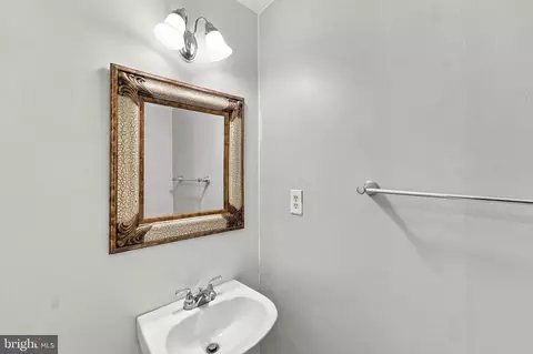 Bath - 7925 Pebble Brook Ct, Springfield, VA 22153 photo 7 of 7