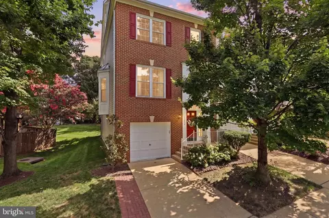 11432 Tiger Lily Ln, Fairfax, VA 22030