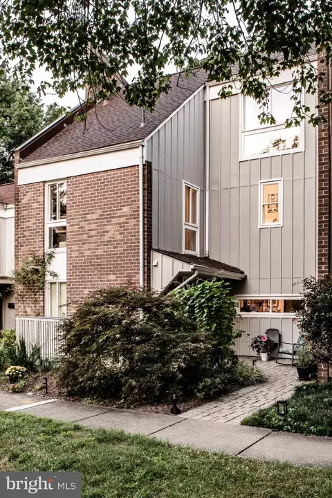 Exterior - 11480 Links Dr, Reston, VA 20190 photo 3 of 4