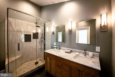 Bath - 11480 Links Dr, Reston, VA 20190 photo 1 of 1