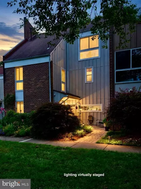 11480 Links Dr, Reston, VA 20190