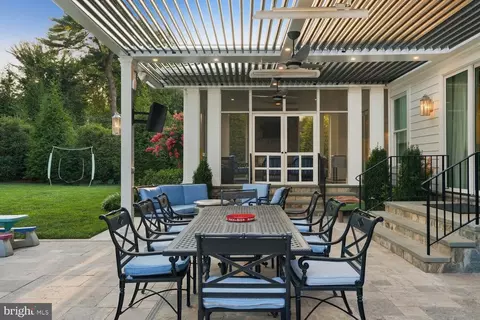 Exterior - 6909 Arbor Ln, Mclean, VA 22101 photo 9 of 19