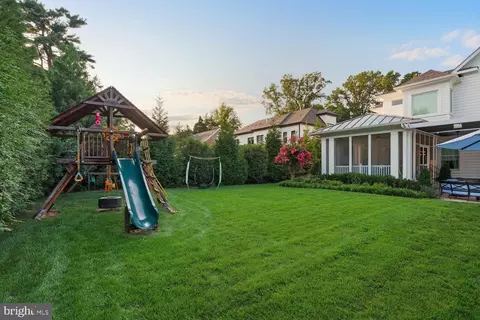 Exterior - 6909 Arbor Ln, Mclean, VA 22101 photo 14 of 19