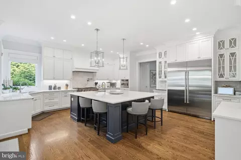 Kitchen - 6909 Arbor Ln, Mclean, VA 22101 photo 4 of 5