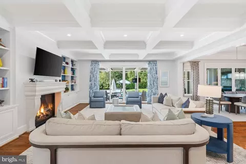 Living - 6909 Arbor Ln, Mclean, VA 22101 photo 3 of 5