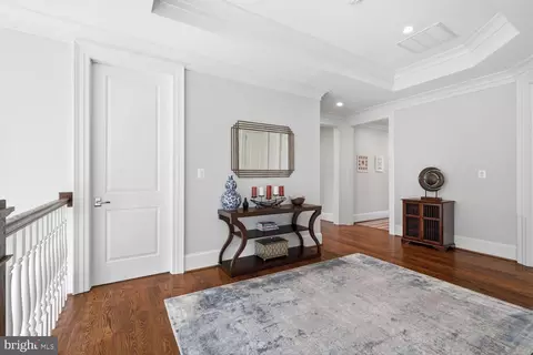 Entry Way - 6909 Arbor Ln, Mclean, VA 22101 photo 5 of 6