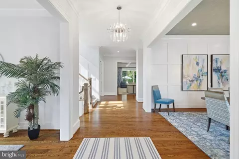 Entry Way - 6909 Arbor Ln, Mclean, VA 22101 photo 2 of 6