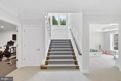Entry Way - 6909 Arbor Ln, Mclean, VA 22101 photo 6 of 6