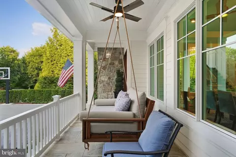 Exterior - 6909 Arbor Ln, Mclean, VA 22101 photo 5 of 19