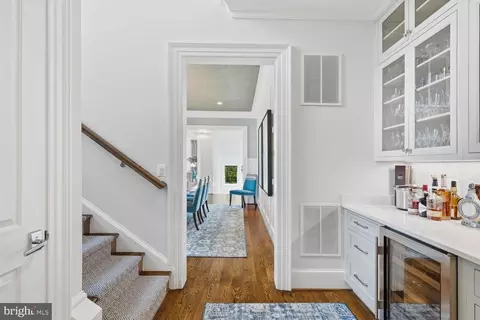Entry Way - 6909 Arbor Ln, Mclean, VA 22101 photo 4 of 6