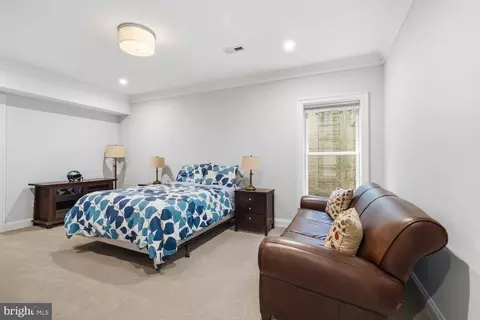 Bedroom - 6909 Arbor Ln, Mclean, VA 22101 photo 11 of 12