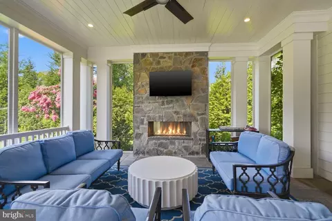 Exterior - 6909 Arbor Ln, Mclean, VA 22101 photo 7 of 19