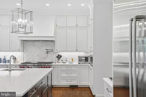 Kitchen - 6909 Arbor Ln, Mclean, VA 22101 photo 3 of 5