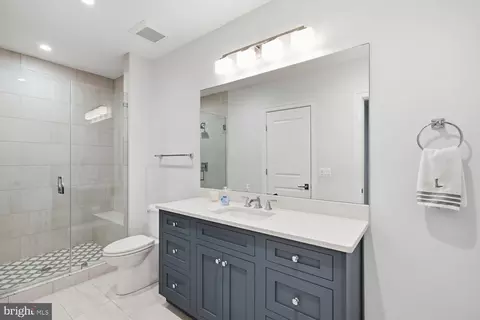Bath - 6909 Arbor Ln, Mclean, VA 22101 photo 9 of 9