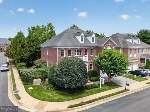 8263 Trailwood Ct, Vienna, VA 22182