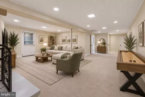 Living - 5246 Guinea Rd, Burke, VA 22015 photo 2 of 7