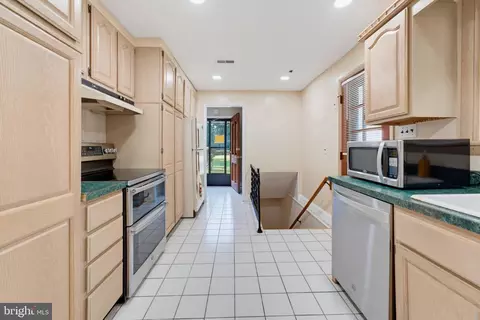 Entry Way - 5246 Guinea Rd, Burke, VA 22015 photo 1 of 2